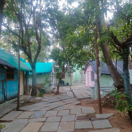 Goldengarden Cottages Hampi Esterno foto