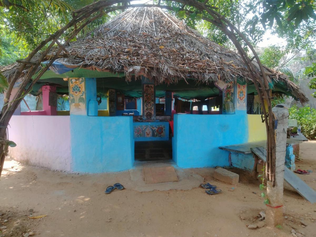 Goldengarden Cottages Hampi Esterno foto