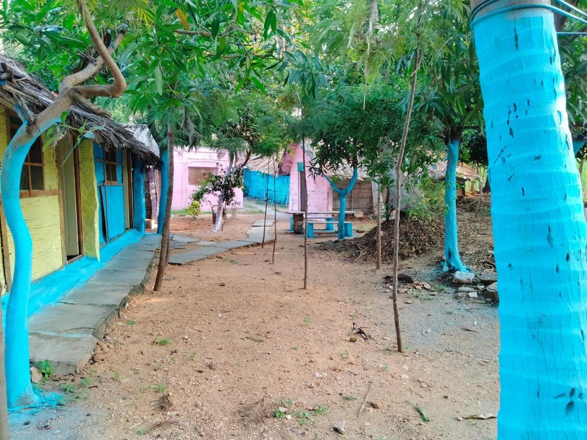 Goldengarden Cottages Hampi Esterno foto