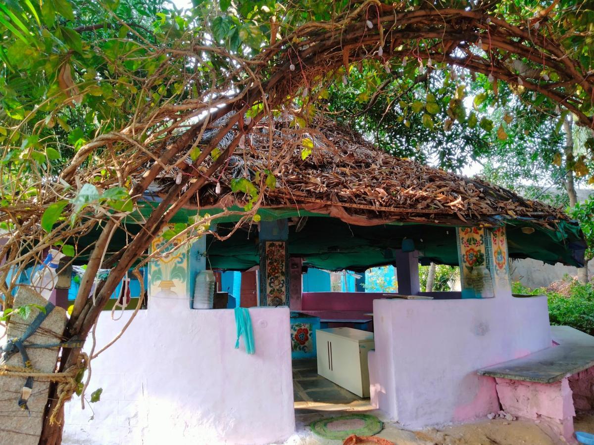 Goldengarden Cottages Hampi Esterno foto