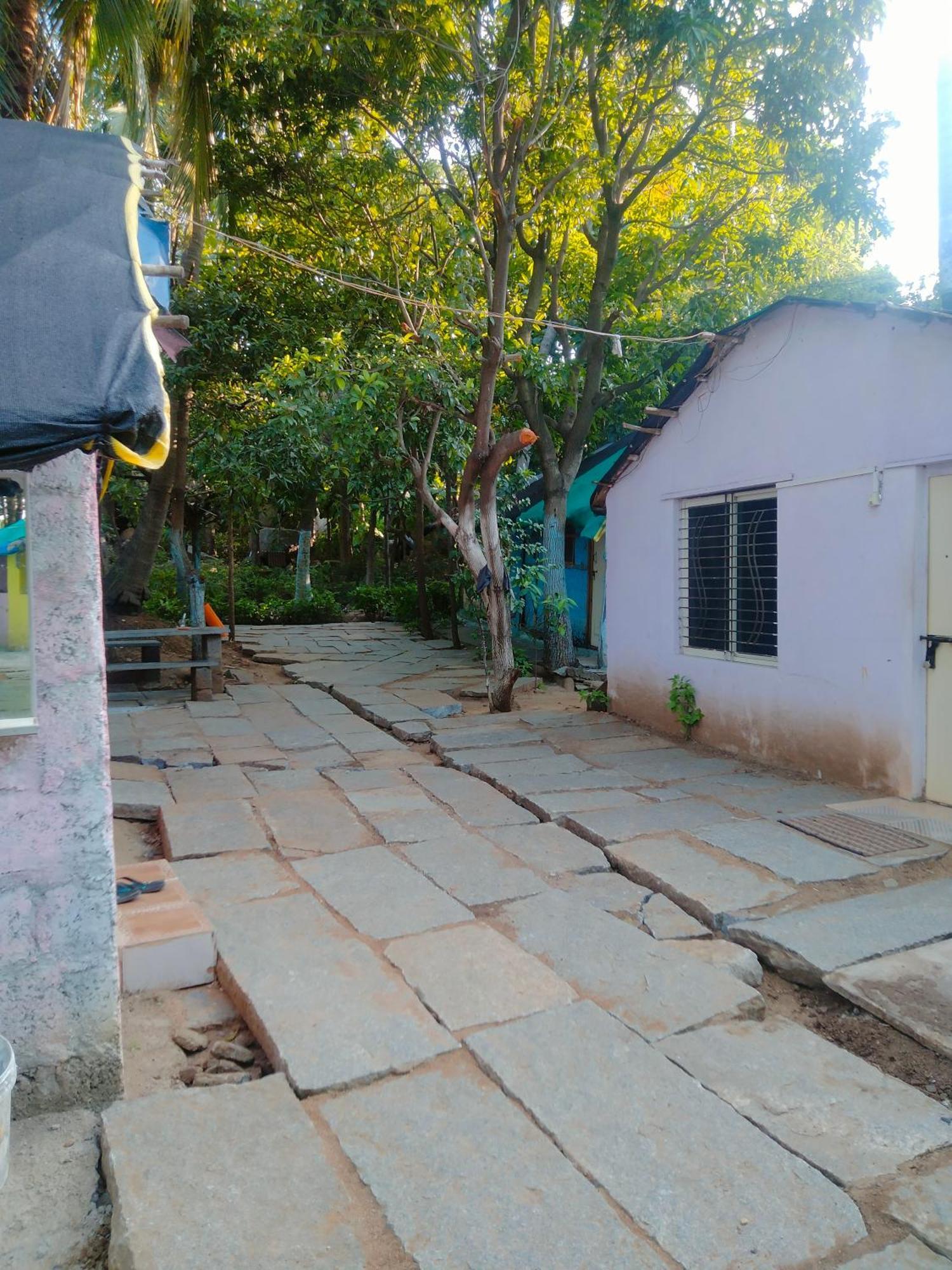 Goldengarden Cottages Hampi Esterno foto