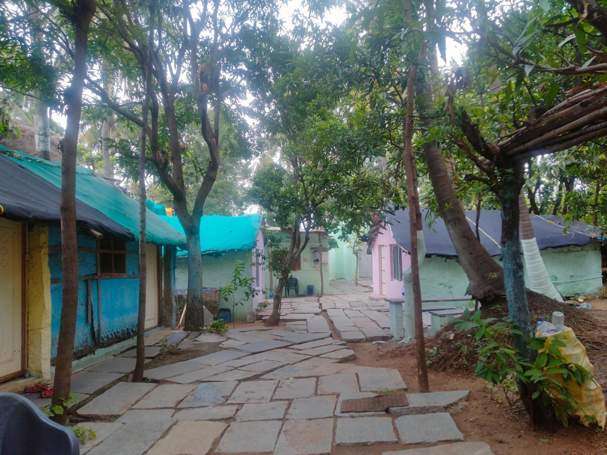 Goldengarden Cottages Hampi Esterno foto